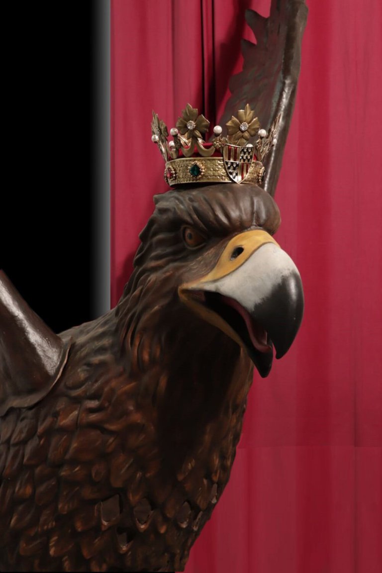 Detall de la corona de l'Àliga de Badalona