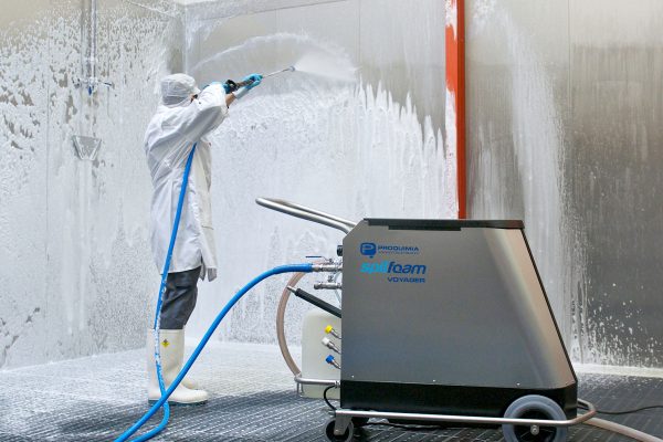 Unidad móvil de limpieza por espuma con bomba integrada – Equipo profesional (SPIT FOAM VOYAGER)