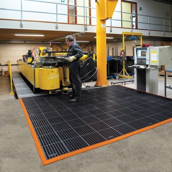 [549S3124OB] ALFOMBRA ANTIFATIGA SAFETY STANCE_x0099_ ZONAS HÚMEDAS NEGRO/NARANJA 97CM X 315CM.