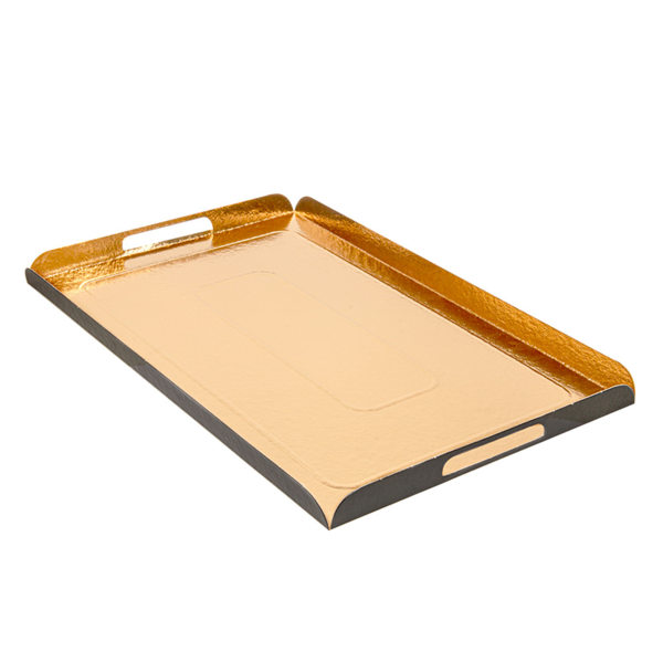 [167.99] BANDEJAS CON ASAS 750 G/M2 24x38+2 CM ORO/NEGRO CARTÓN (100 UNID.)