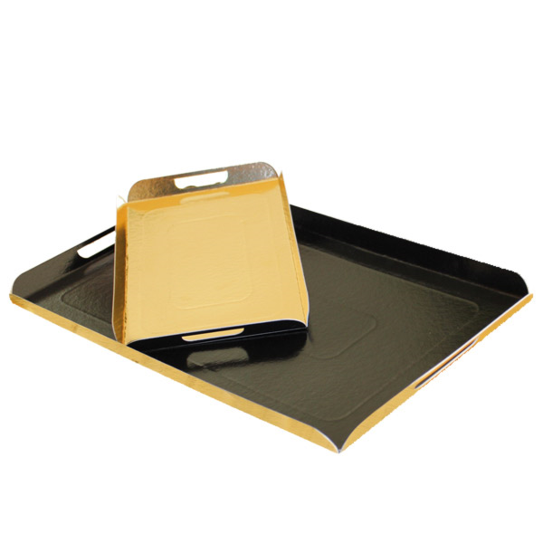 [167.97] BANDEJAS CON ASAS 750 G/M2 24x38+2 CM NEGRO/ORO CARTÓN (100 UNID.)